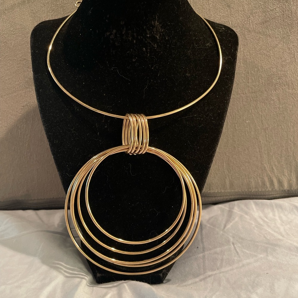 NATASHA Gold Multi-Ring Pendant Choker Necklace - Picture 3 of 3